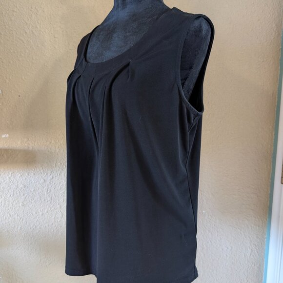 Black Pleated Flowy Tank, L - Picture 2 of 4